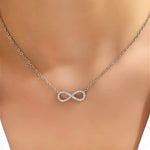 Witgoudkleurige ketting met oneindigheidshanger en zirkonia