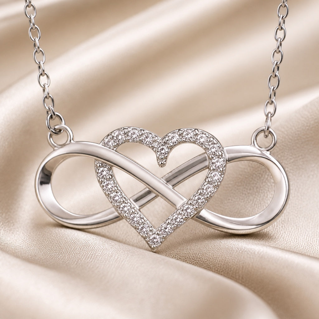 Ketting met hart- en oneindigheidshanger