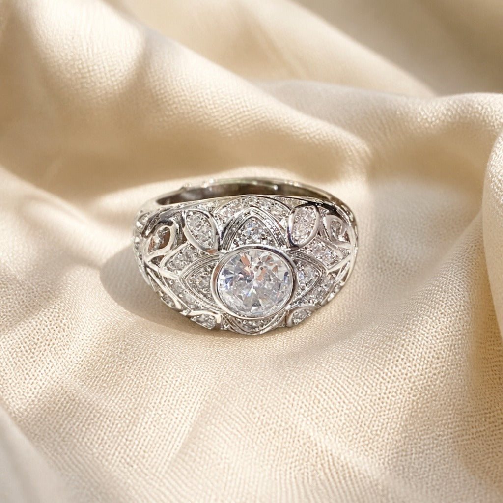 Hoogwaardige zilveren ring met kristal