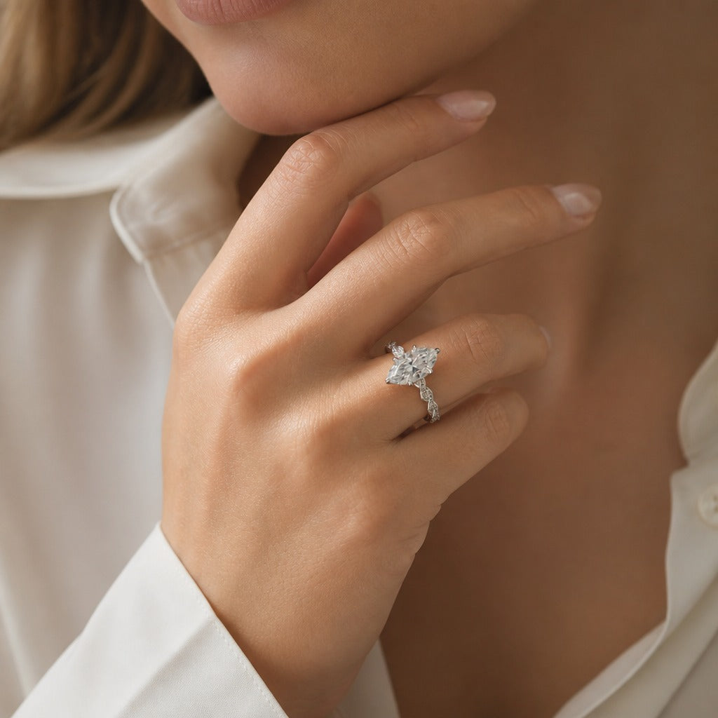 Gouden ring met marquisegeslepen kristal