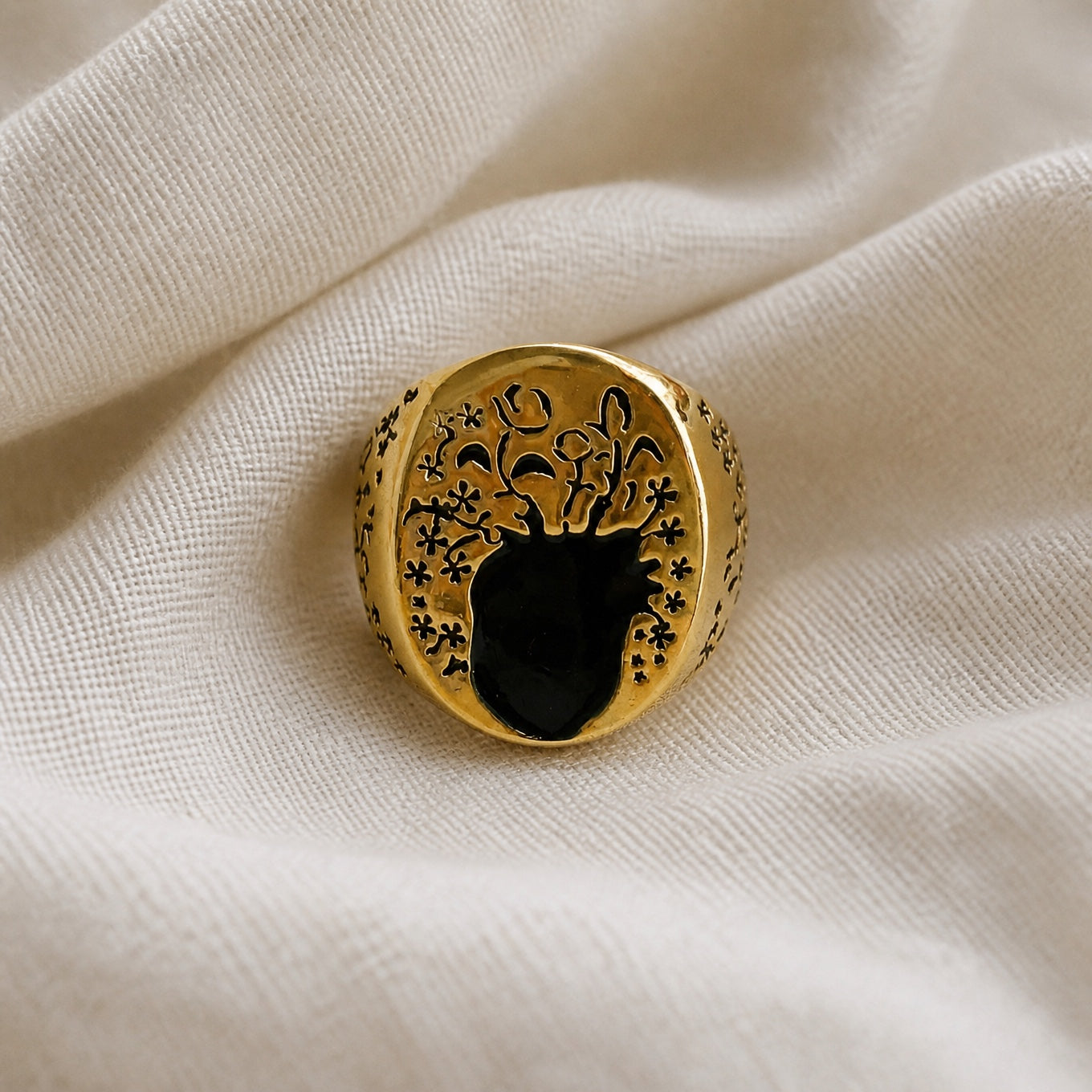 Grace – Ring met bloem en saffier