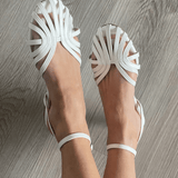 "Vittoria | Gouden Sieraden Sandalen" can be rewritten as "Vittoria | Sandalen met Gouden Sieraden".