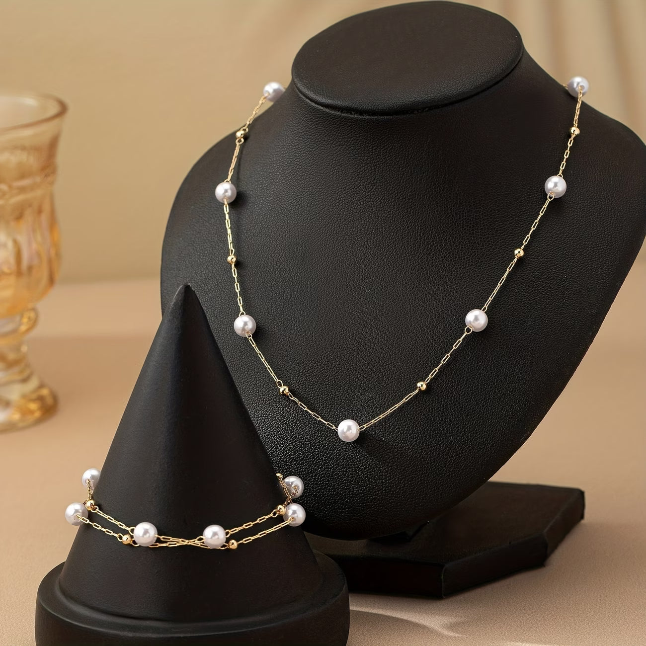 Sieradenset met een ketting van fijne parels