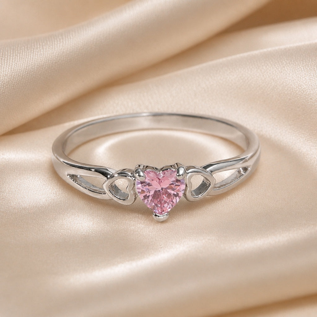 Rosalie – Witgoudkleurige ring met hartvormige zirkoon