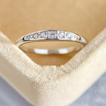Witgouden ring met kleine zirkoniastenen
