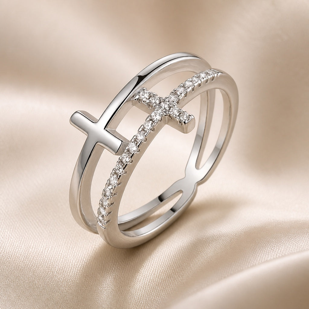 Gelaagde witgouden ring met kruis en zirkonia