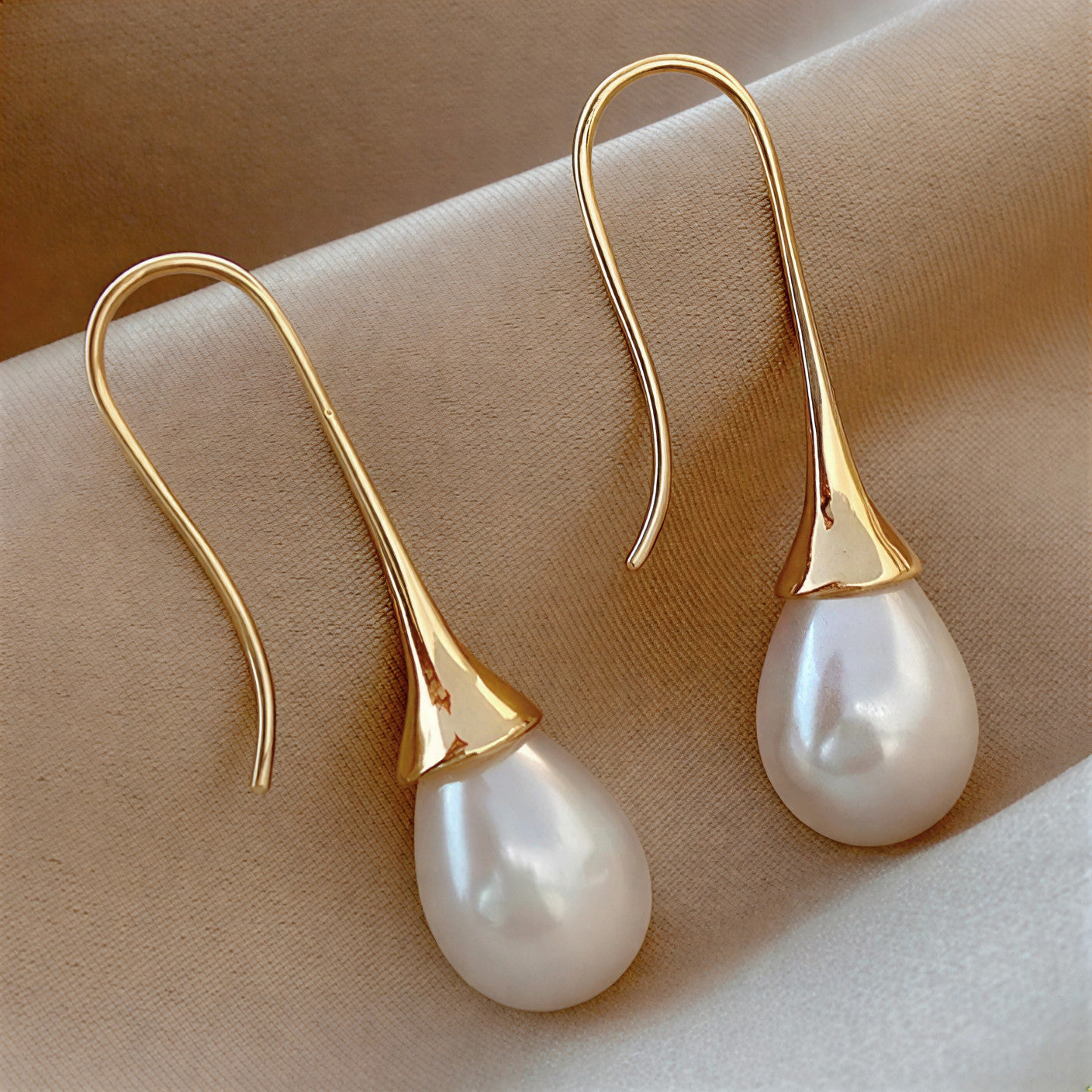 Klassieke elegante oorbellen met parels