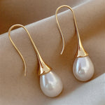 Klassieke elegante oorbellen met parels