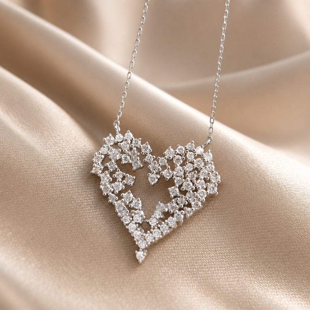 Witgouden hangerketting met hart van zirkoon