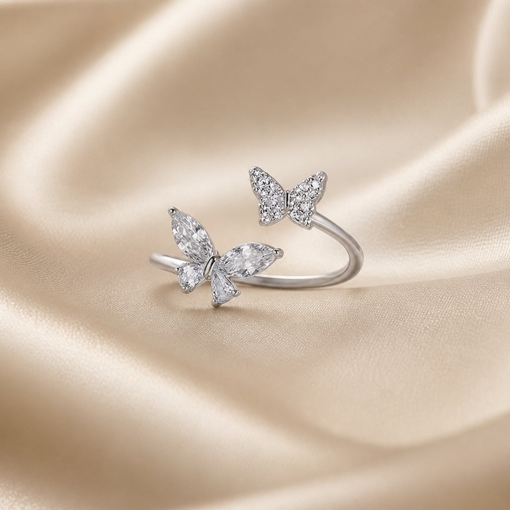 Witgouden ring met twee vlinders van zirkonia