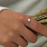Rosalie – Witgoudkleurige ring met hartvormige zirkoon