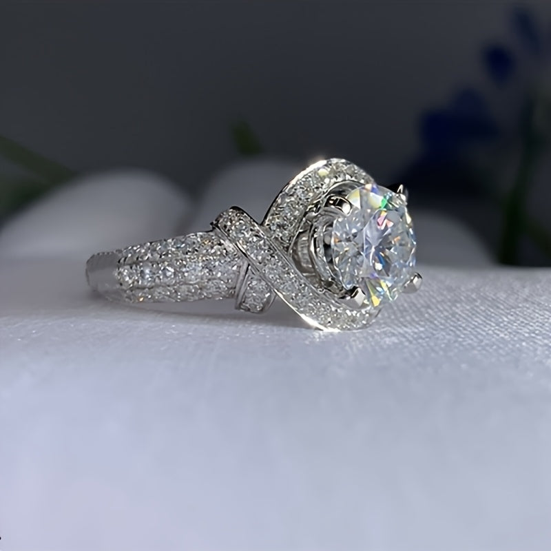 Witgoudkleurige ring met moissaniet en gespleten ringband
