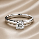 Vierkante ring van kristal en witgoud