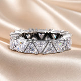 Driehoekige zirkoonring met witgouden plating
