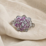 Zilveren ring met bloeiende bloemen
