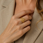 Opvallende gouden ring met bloem