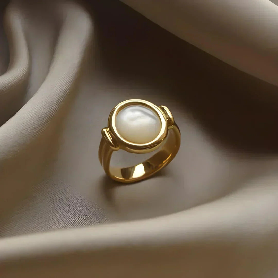 Opvallende ring met parels