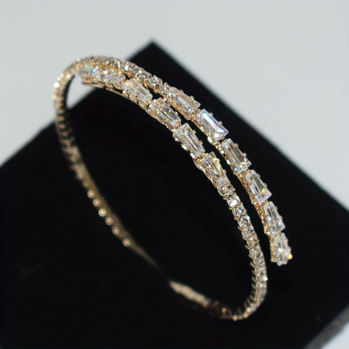 Elegante witgouden armband met kubische zirkonia