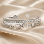 Set witgouden armbanden met strass en oneindigheidssymbool
