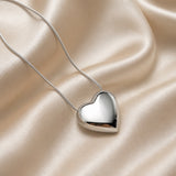Elegante witgoudkleurige ketting met bol hart