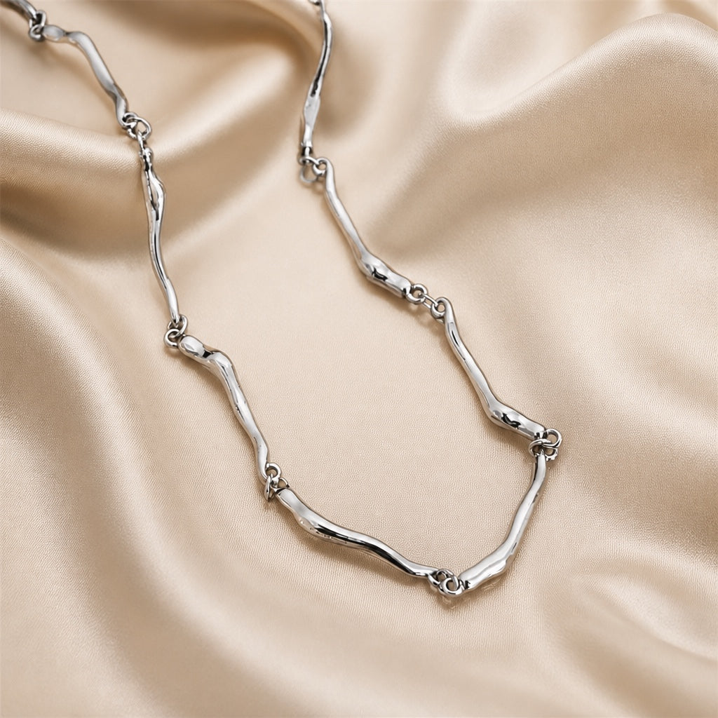 Witgouden ketting met golvend vlechtwerk