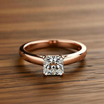 Vierkante ring van kristal en witgoud
