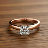 Vierkante ring van kristal en witgoud