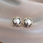 Elegante oorbellen met zwarte parel