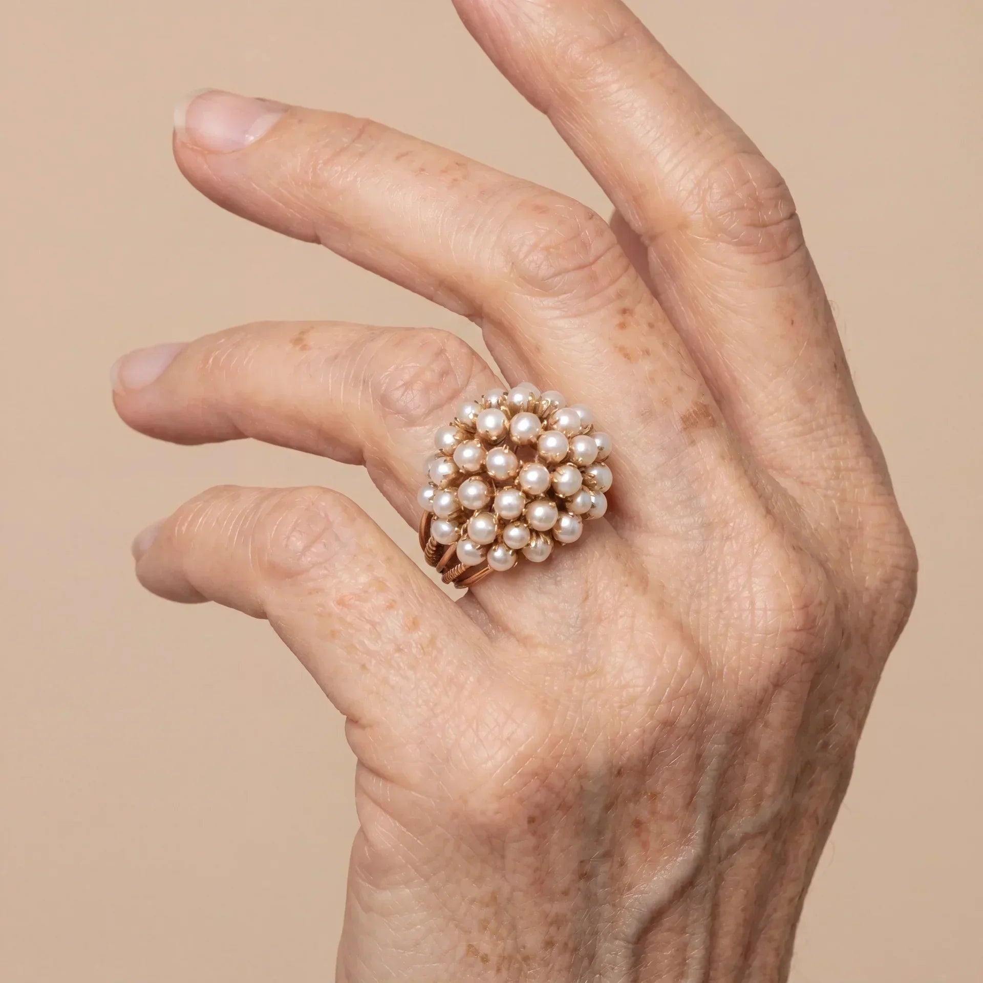 Klassieke gouden ring met parel