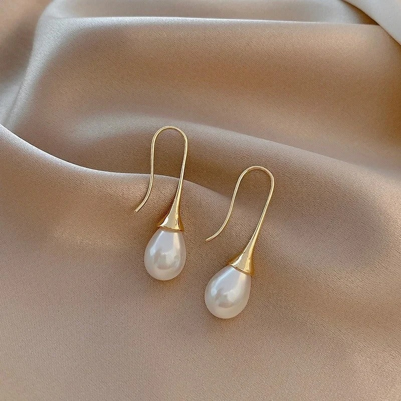 Klassieke elegante oorbellen met parels