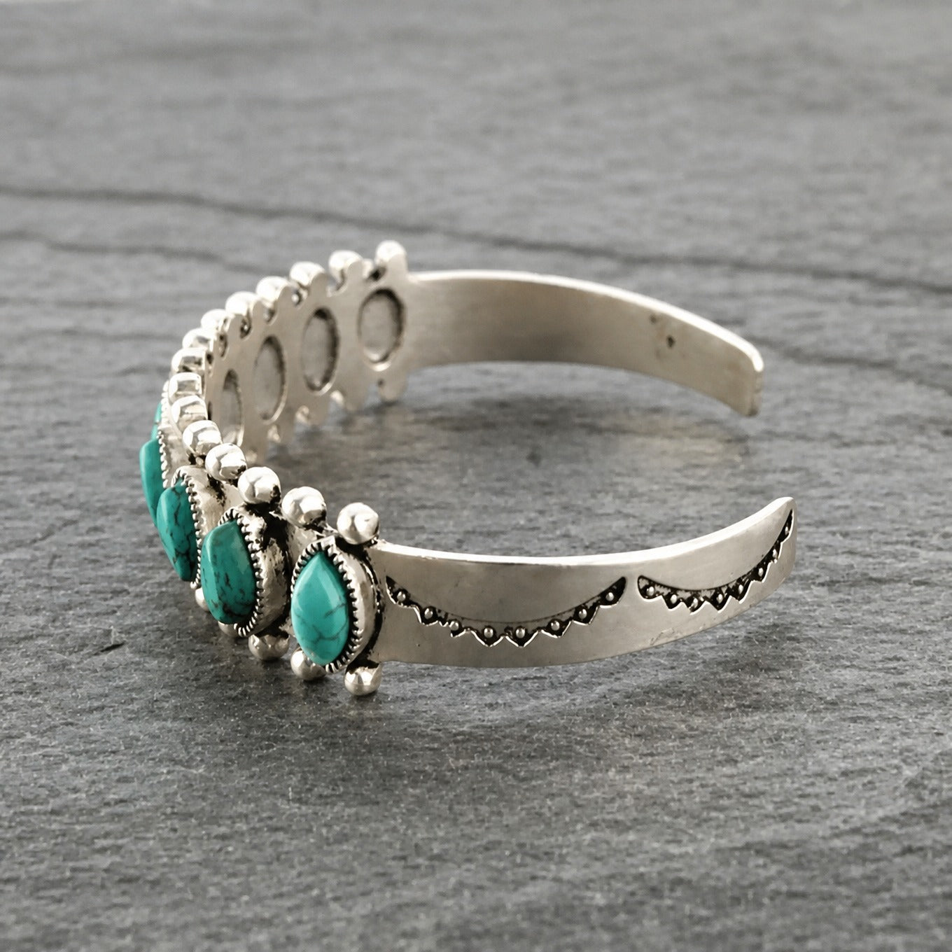 Zilveren retroarmband met steen