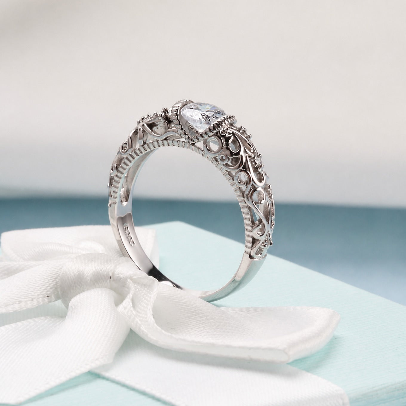 Elegante zilveren ring met zirkonia