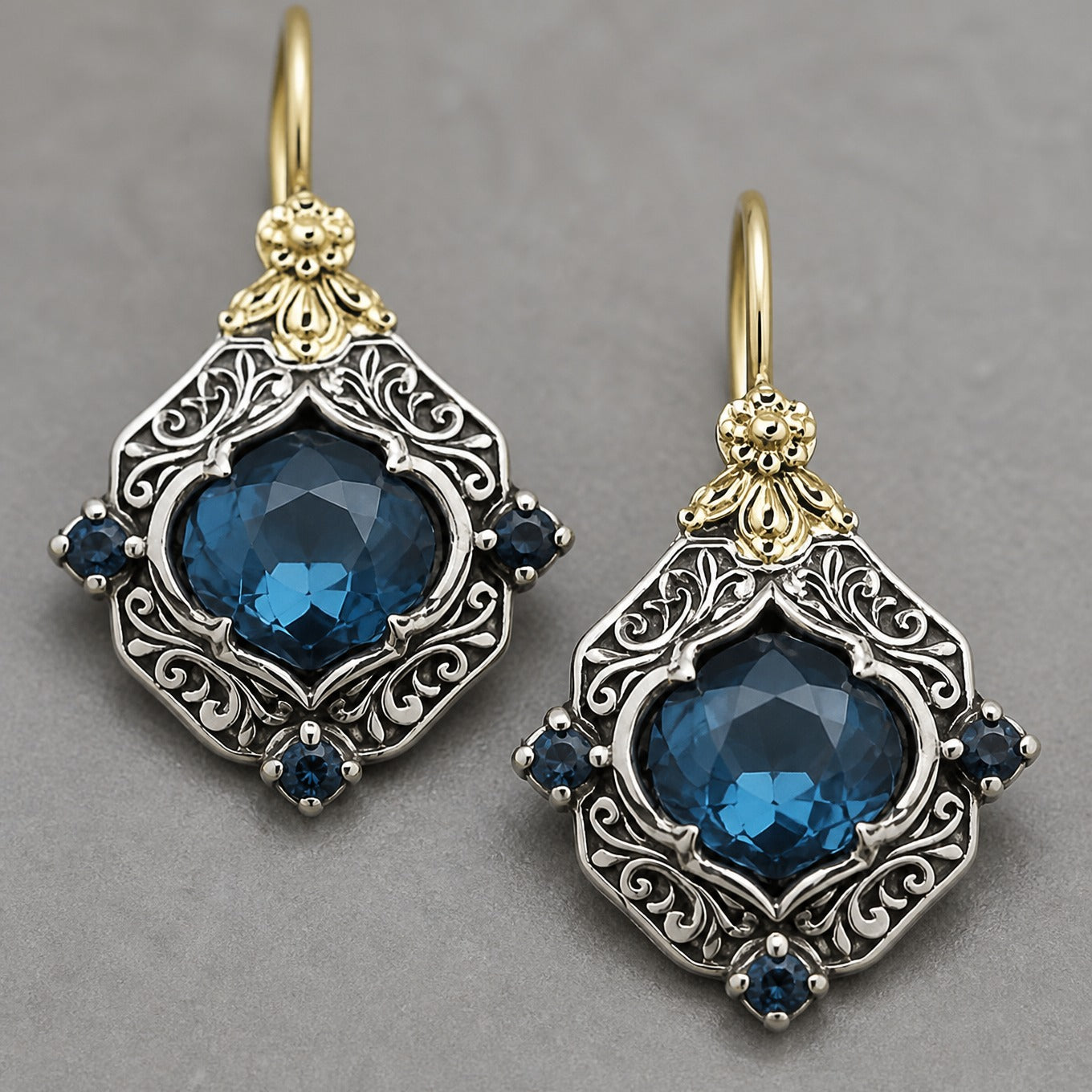 Hangoorbellen met blauwe kristallen druppels