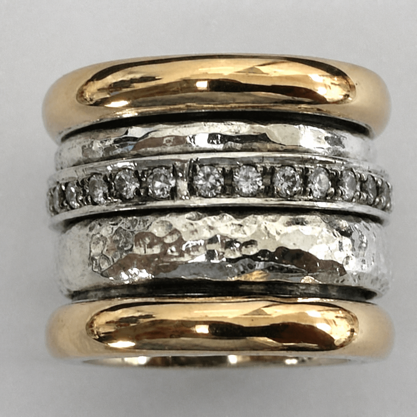 Opvallende retroring in goud en zilver