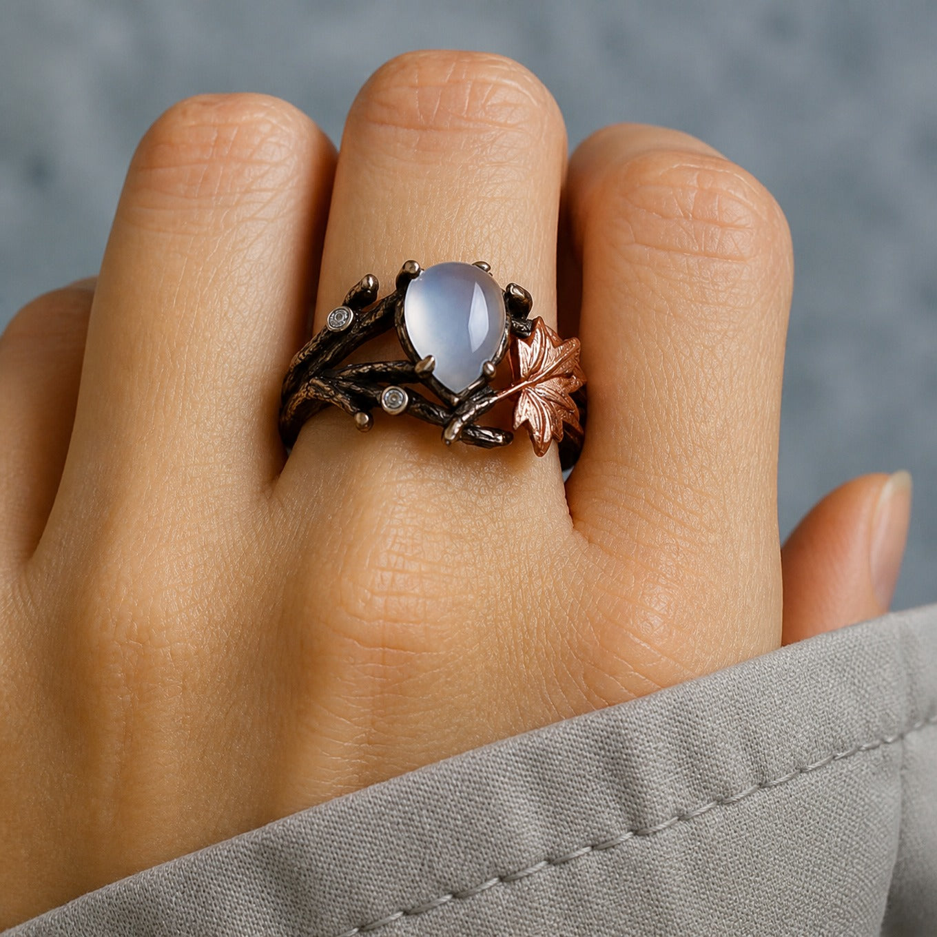 Ring met ster en maansteen